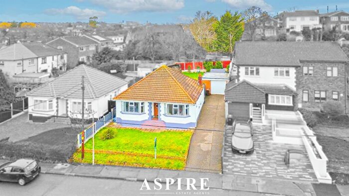 3 Bedroom Detached Bungalow For Sale In Cumberland Avenue, Benfleet, SS7