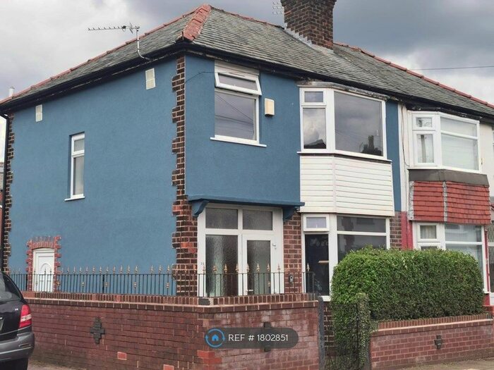 3 Bedroom Semi-Detached House To Rent In St Andrews Avenue, Droylsden, Manchester, M43