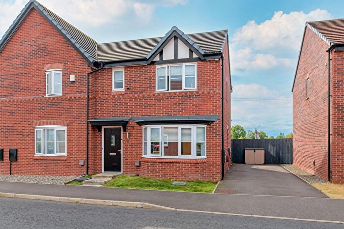 3 Bedroom Semi-detached House For Sale In Winterburn, Great Sankey, WA5
