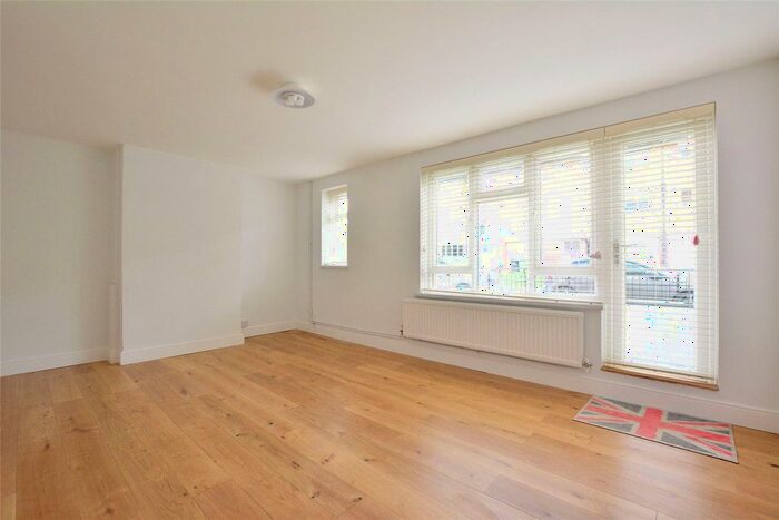 3 Bedroom Flat To Rent In Lawn Terrace, Blackheath, London, SE3