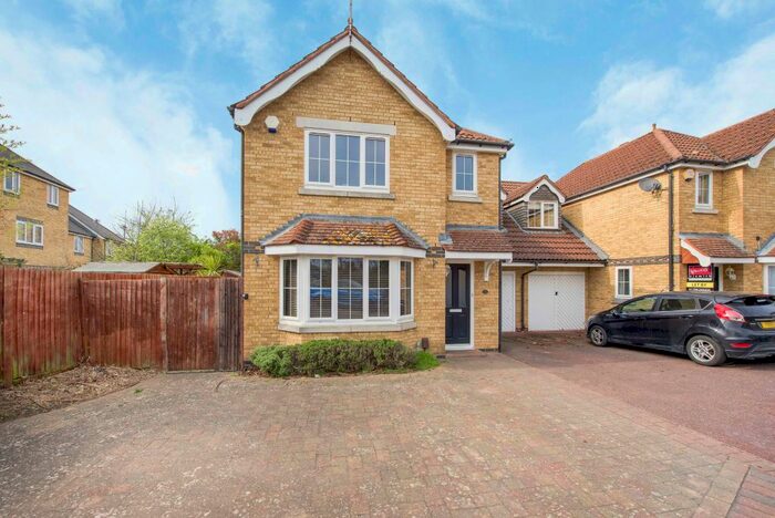 6 Bedroom Semi-Detached House To Rent In Nightingale Shott, Egham, Surrey, TW20