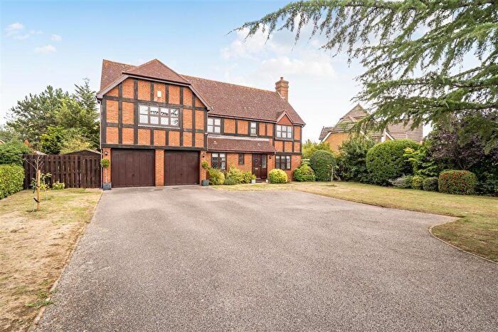 5 Bedroom Detached House For Sale In Carnoustie Drive, Great Denham, MK40