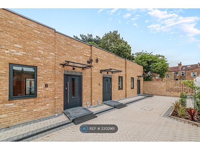 2 Bedroom End Of Terrace House To Rent In Sydenham Road, Croydon, CR0