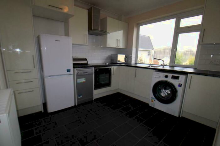 2 Bedroom Maisonette To Rent In Lincoln Way, Enfield, EN1
