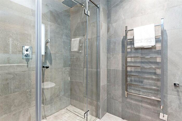 3 Bedroom Flat To Rent In Thornes House, Charles Clowes Walk, London, SW11