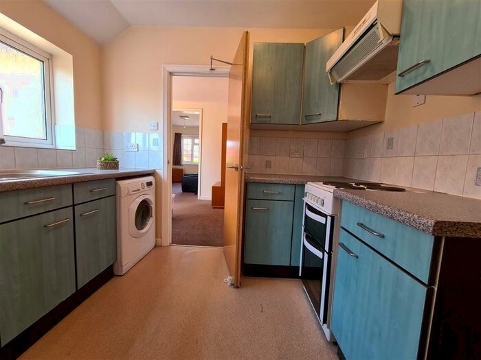 3 Bedroom Flat To Rent In B Milton Road, Cambridge, CB4