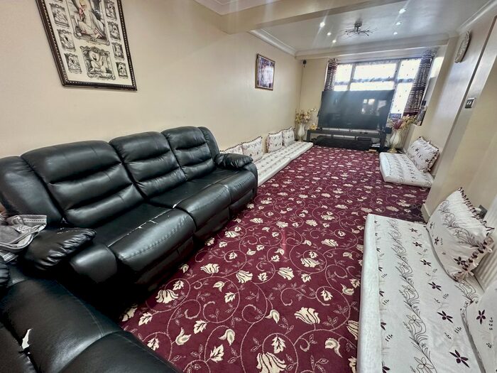 3 Bedroom Semi-Detached House To Rent In Penbury Road, Southall, UB2