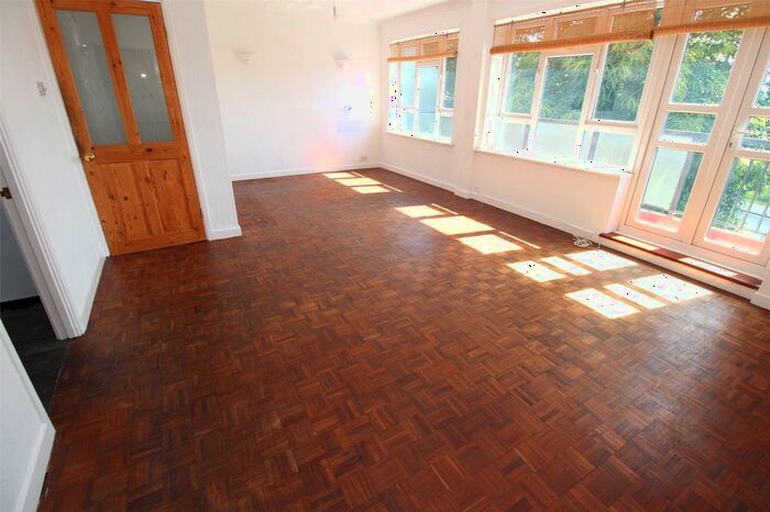 3 Bedroom Flat To Rent In Great North Road, New Barnet, EN5