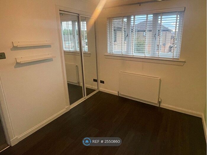 2 Bedroom Flat To Rent In Skeltiemuir Avenue, Bonnyrigg, EH19