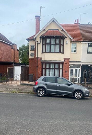 4 Bedroom Semi-Detached House To Rent In Roundhill Road, Leicester, LE5