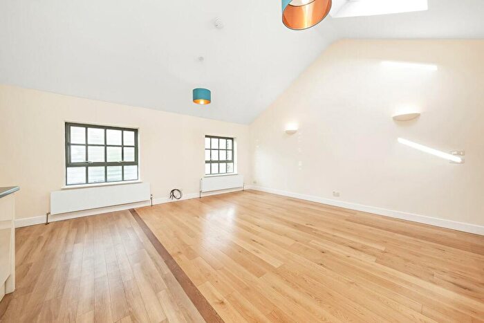 2 Bedroom Apartment To Rent In Nettlefold Place, West Norwood, SE27