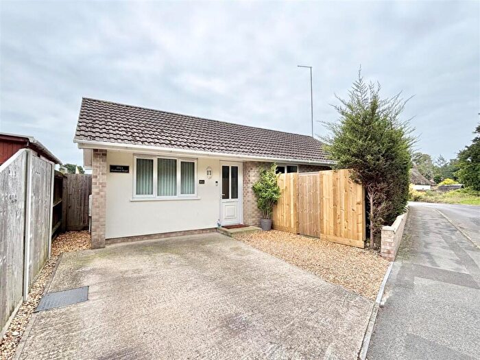 2 Bedroom Detached Bungalow For Sale In Redwood Road, Upton, Poole, BH16