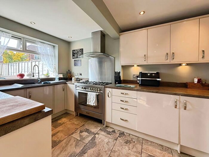 4 Bedroom Semi-Detached House For Sale In Dale Road, Swanley, Kent, BR8