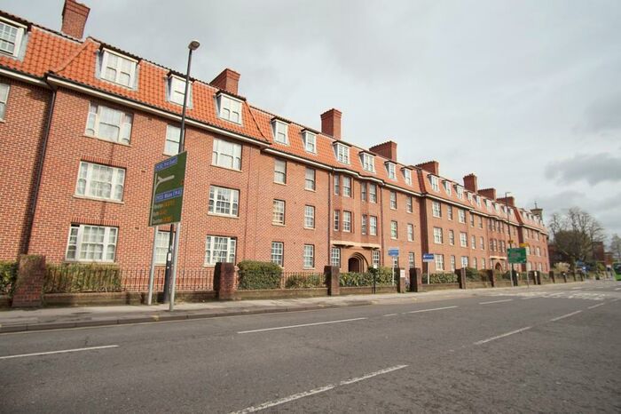 2 Bedroom Apartment To Rent In Hillsborough Flats, Hotwell Road, Hotwells, Bristol, BS8