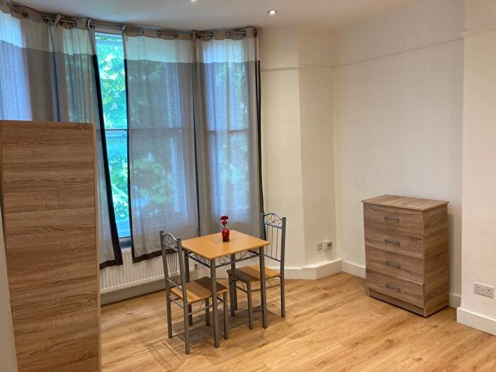 Studio To Rent In Tollington Park, London, N4