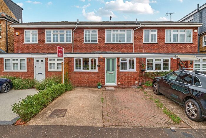 3 Bedroom Detached House For Sale In Sunnyside Road, Teddington, TW11