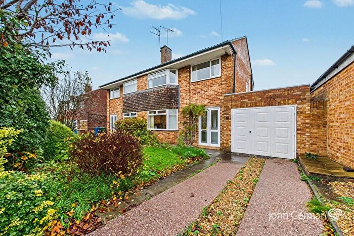 3 Bedroom Semi-Detached House For Sale In Bodmin Avenue, Stafford, ST17