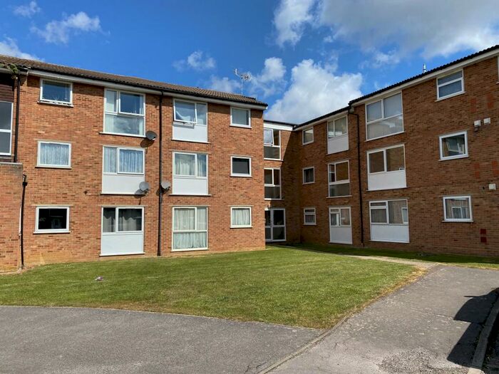 2 Bedroom Flat To Rent In Crocus Way, Springfield, Chelmsford, CM1