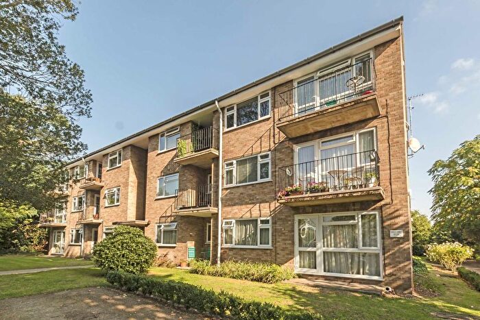 1 Bedroom Flat To Rent In Hampton Road, Teddington, TW11