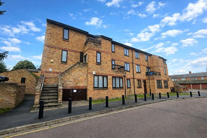 2 Bedroom Flat For Sale In St Stephens Road, Hounslow, Greater London, TW3