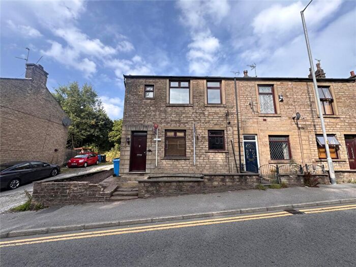 2 Bedroom End Of Terrace House To Rent In Huddersfield Road, Waterhead, Oldham, Greater Manchester, OL4