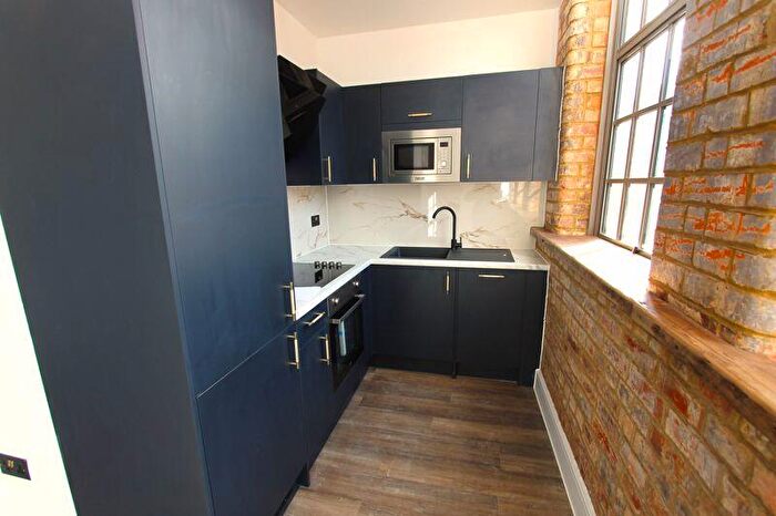 1 Bedroom Apartment To Rent In Overstone Road, Northampton, NN1