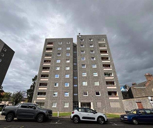 2 Bedroom Flat To Rent In Lickley Court, Perth, PH1