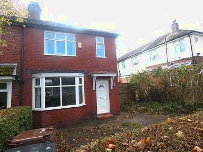 3 Bedroom Semi-Detached House To Rent In Sandy Lane, Prestwich, M25