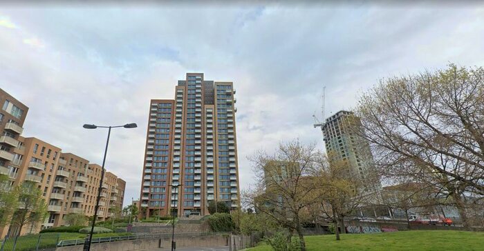 3 Bedroom Flat To Rent In Jefferson Plaza, London, E3