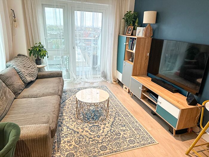 2 Bedroom Flat For Sale In Dickens Yard, London, W5