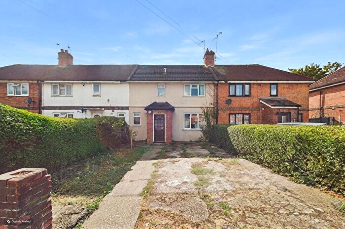 2 Bedroom Terraced House For Sale In Dawlish Road, Reading, Berkshire, RG2