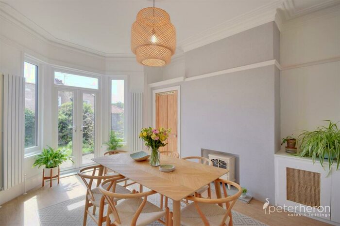 3 Bedroom Semi-Detached House For Sale In Henderson Road, St Gabriels, Sunderland, SR4
