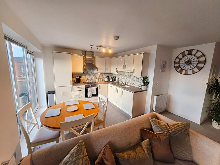 2 Bedroom Flat To Rent In Handbridge Square, Chester, CH1