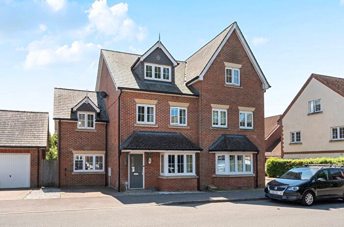 5 Bedroom Semi Detached House For Sale In Rowan Road, Lindford, Hampshire, GU35