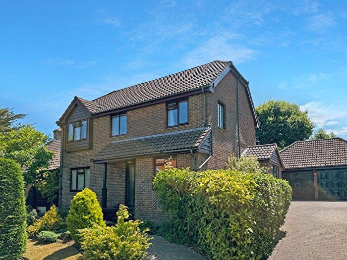 3 Bedroom Detached House For Sale In Pine Tree Close, Cowes, PO31