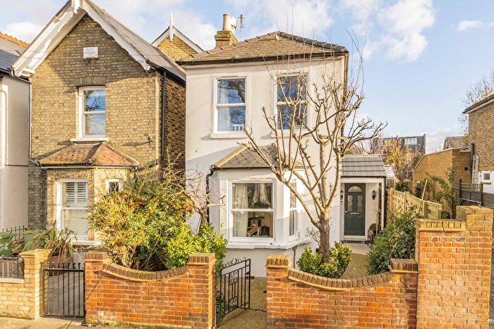 2 Bedroom Detached House For Sale In Elm Road, Kingston Upon Thames, KT2