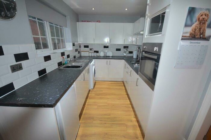 2 Bedroom House To Rent In Talbot Avenue, Little Neston, Neston, CH64