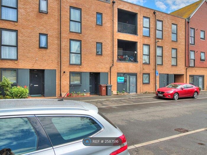 1 Bedroom Maisonette To Rent In Fullerton Avenue, Dagenham, RM8