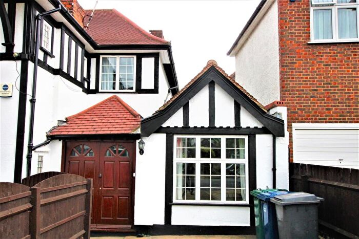 5 Bedroom House To Rent In Western Avenue, Golders Green, NW11