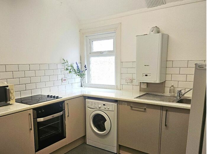 3 Bedroom Maisonette To Rent In Splott Road, Splott, Cardiff, CF24