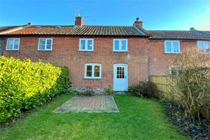 2 Bedroom Cottage To Rent In The Common, NR11