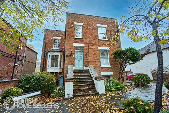 2 Bedroom Flat For Sale In The Shrubberies, Prospect Road, St. Albans, Hertfordshire, AL1