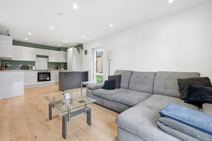 1 Bedroom Apartment For Sale In Goldington Crescent, Billericay, CM12