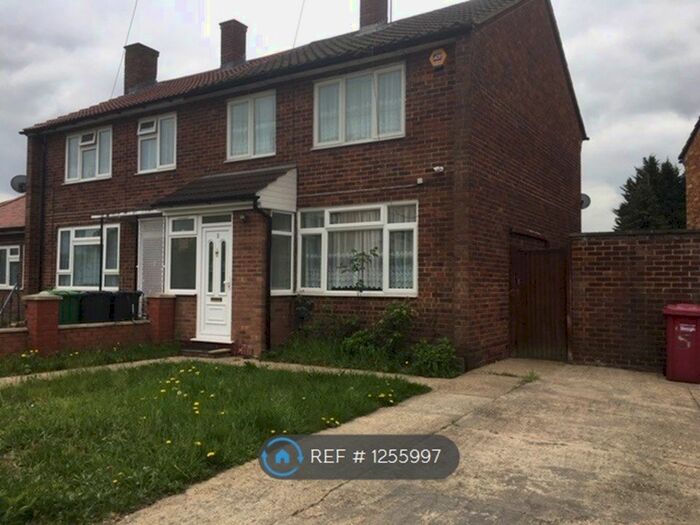 2 Bedroom Semi-Detached House To Rent In Slough, Slough SL2