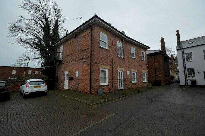 1 Bedroom Apartment To Rent In Flat Dymond House, Old Town, SN1