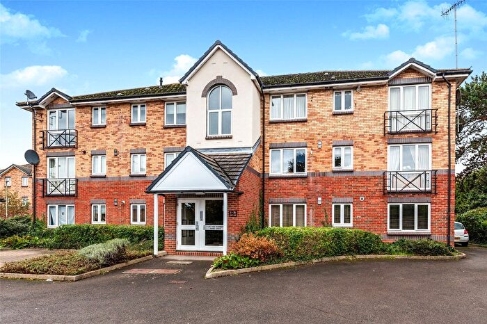 2 Bedroom Flat For Sale In Parry Drive, Weybridge, Surrey, KT13