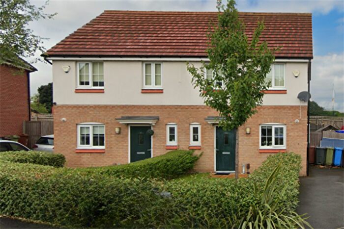 3 Bedroom Semi-Detached House To Rent In Fernhurst Street, Chadderton, OL1