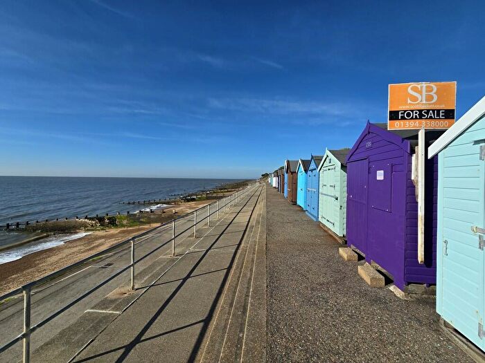 Chalet For Sale In Front Row (Premier), Brackenbury Cliff, IP11