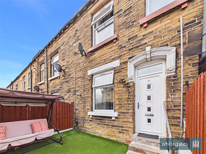 2 Bedroom Terraced House For Sale In West Park Terrace, Bradford, West Yorkshire, BD8
