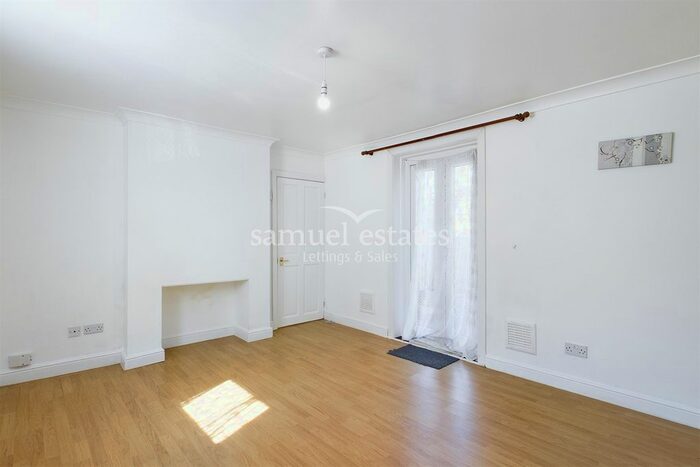 2 Bedroom Flat To Rent In Colmer Road, Streatham, SW16